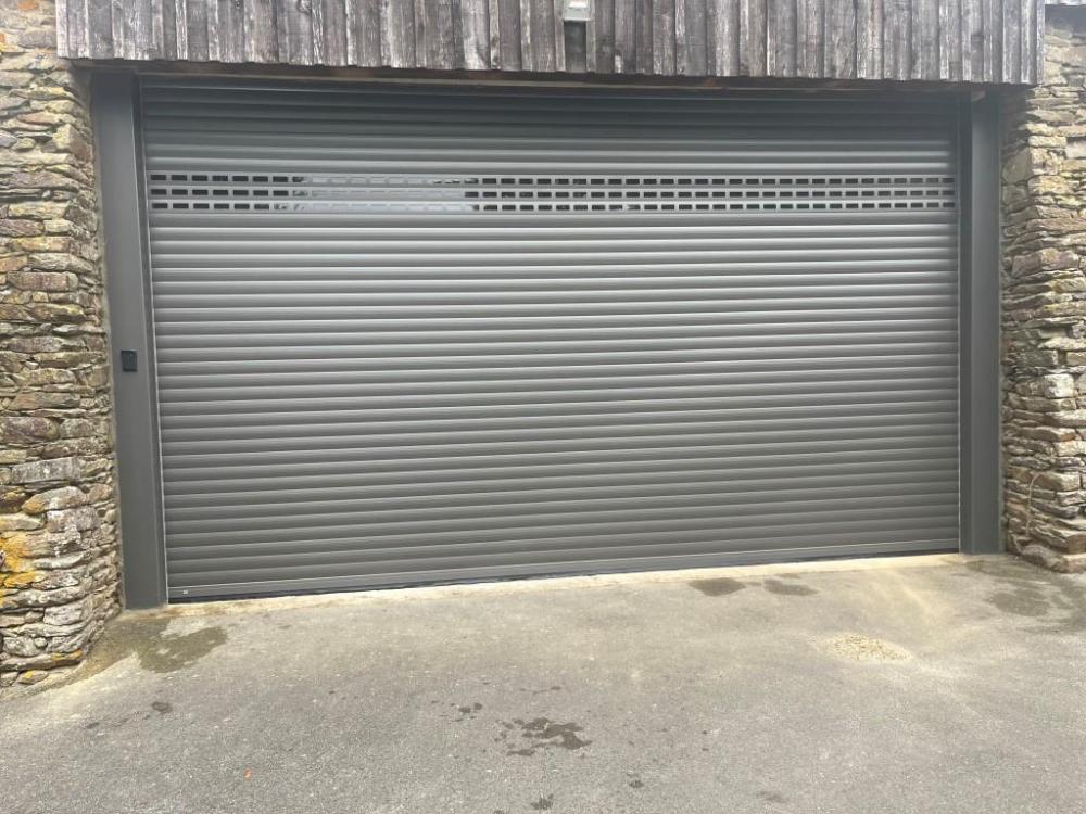PORTE DE GARAGE A ENROULEMENT compressé